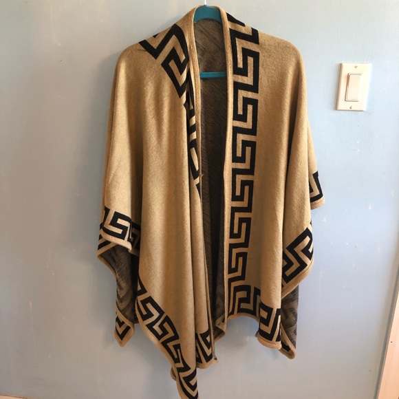 Aztec Print Poncho - Picture 3 of 5